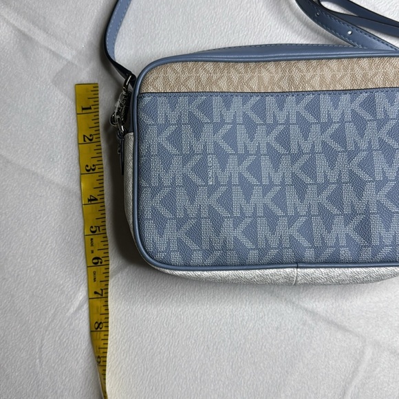 Michael Michael Kors New logo small blue/white NWT crossbody with inside… - Picture 5 of 9